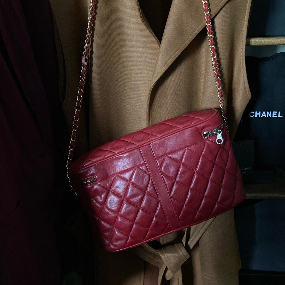 Chanel leather handbag with chain crossbody